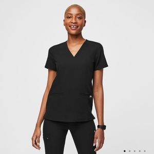 Casma™ Three-Pocket Scrub Top